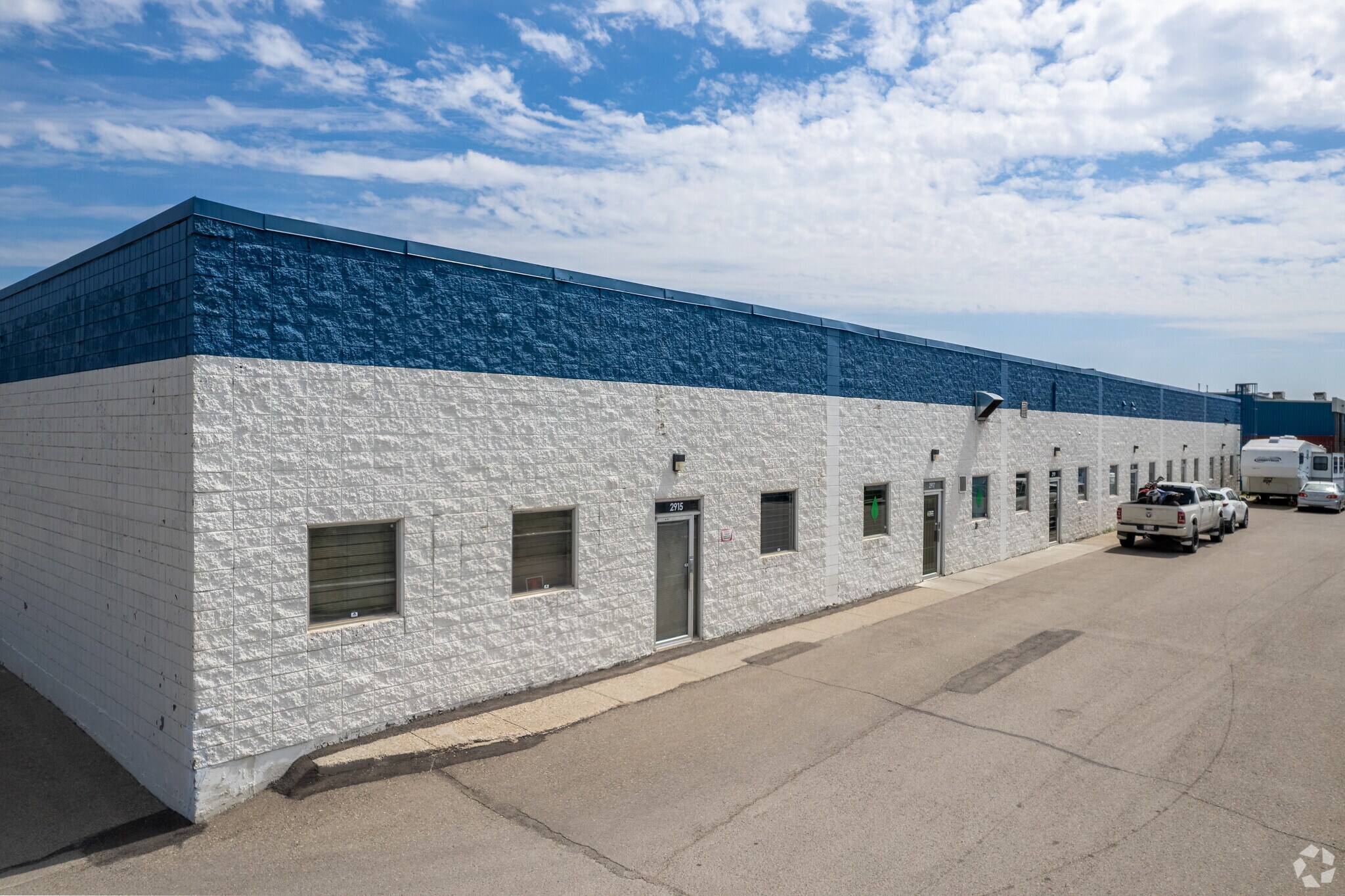 2915-2925 58th Ave SE, Calgary, AB à vendre Photo du bâtiment- Image 1 de 1