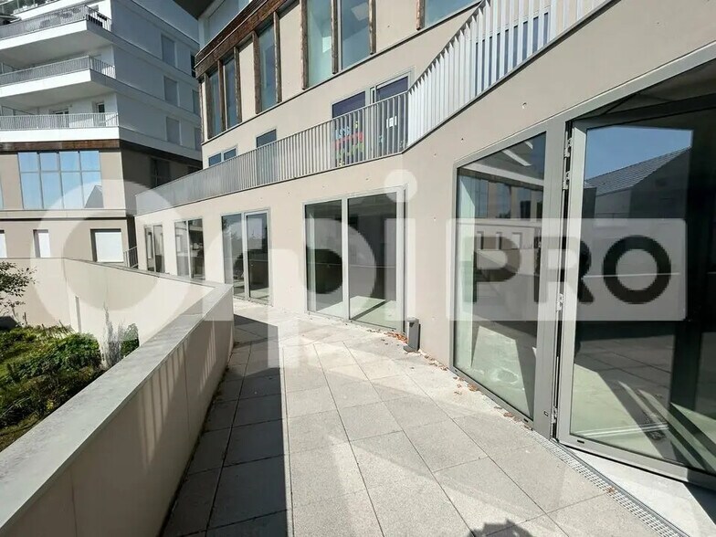 Bureau dans Avon à vendre - Photo du bâtiment - Image 1 de 5