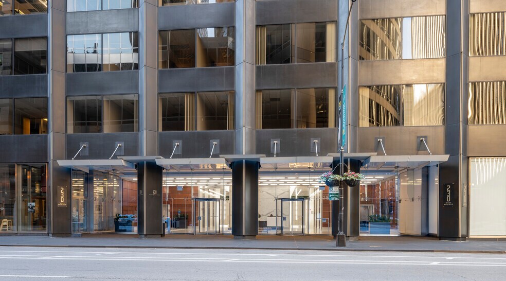 230 W Monroe St, Chicago, IL à louer - Photo du bâtiment - Image 2 de 24