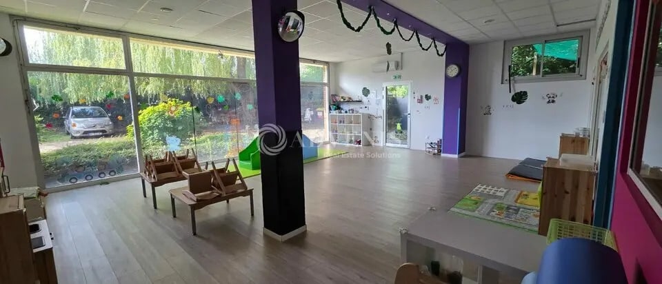 Office in Montigny-le-Bretonneux for lease Interior Photo- Image 1 of 14