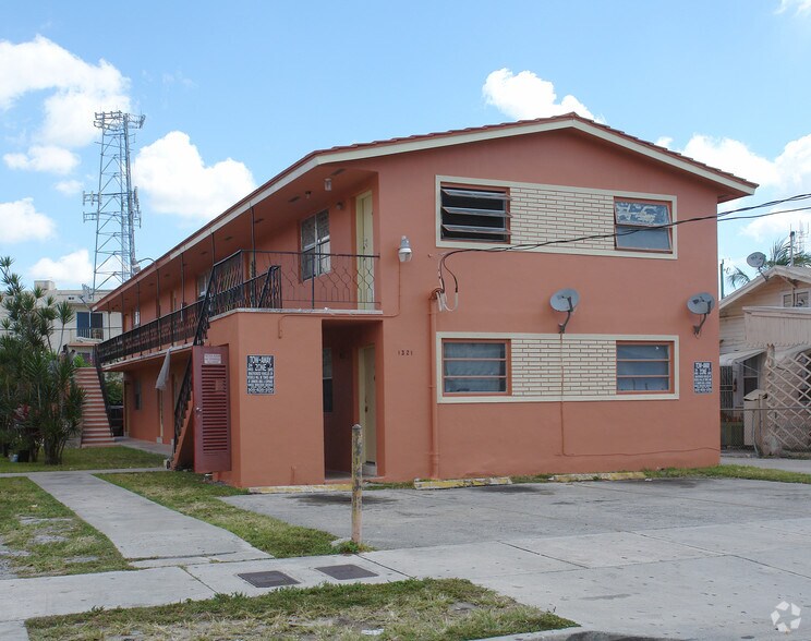 1321 NW 5th St, Miami, FL à vendre - Photo du bâtiment - Image 2 de 2