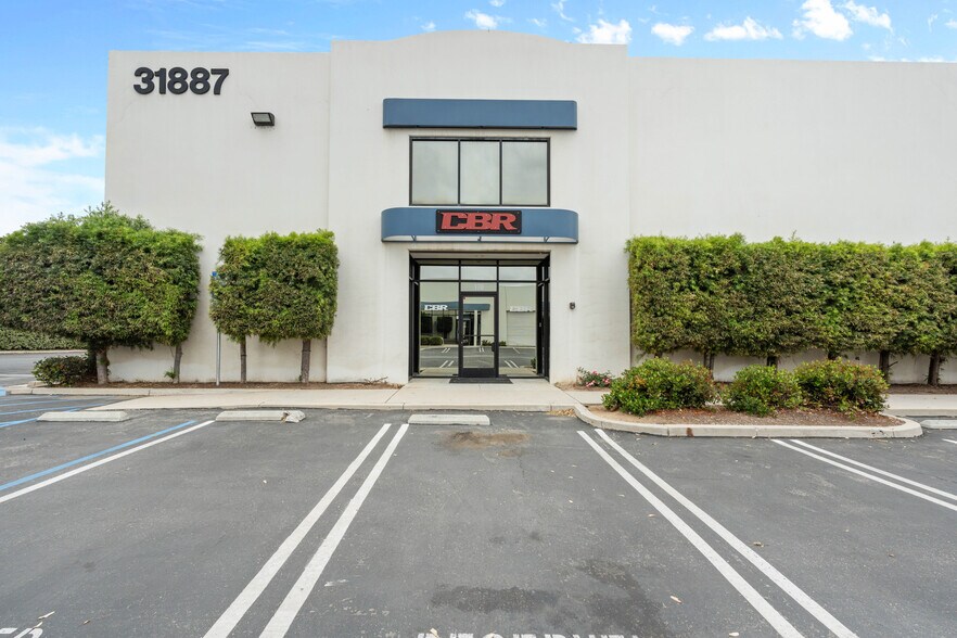 31887 Corydon Rd, Lake Elsinore, CA à vendre - Photo du bâtiment - Image 3 de 25