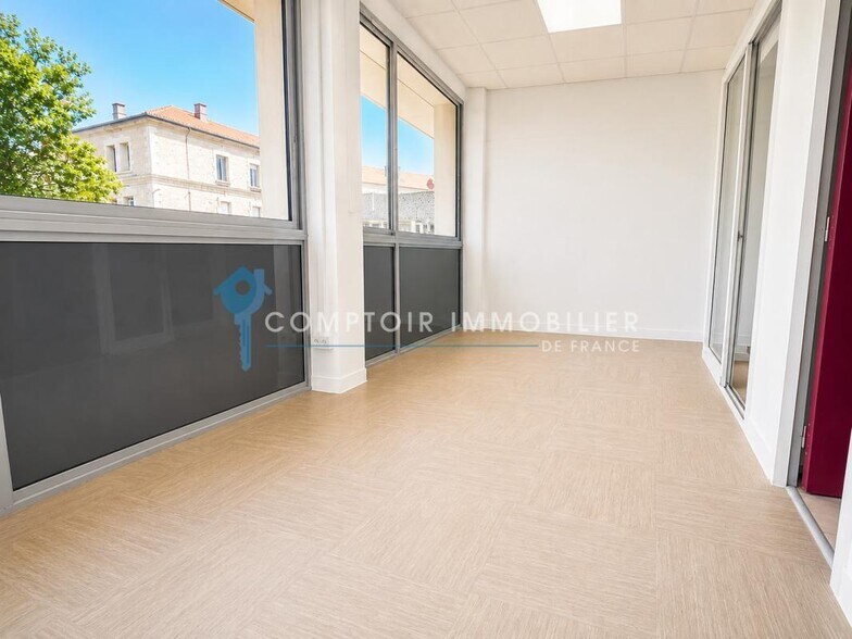 Flex in Montpellier for sale - Interior Photo - Image 2 of 4