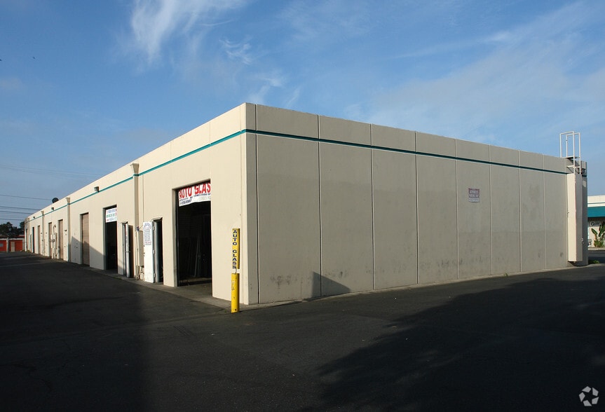 1311 E Chestnut Ave, Santa Ana, CA for lease - Building Photo - Image 3 of 4