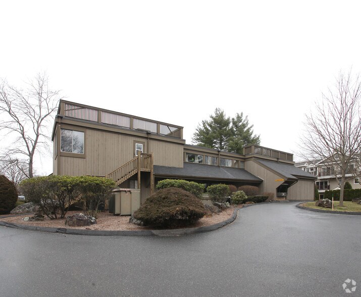 3 Village Grn, Southbury, CT for lease - Building Photo - Image 2 of 3