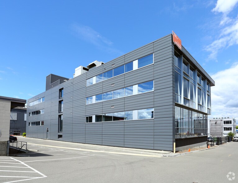 2320 W Commodore Way, Seattle, WA à louer - Photo du bâtiment - Image 2 de 4