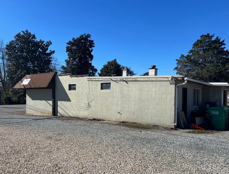 705 E Fairfield Rd, High Point, NC à vendre - Photo du bâtiment - Image 3 de 6