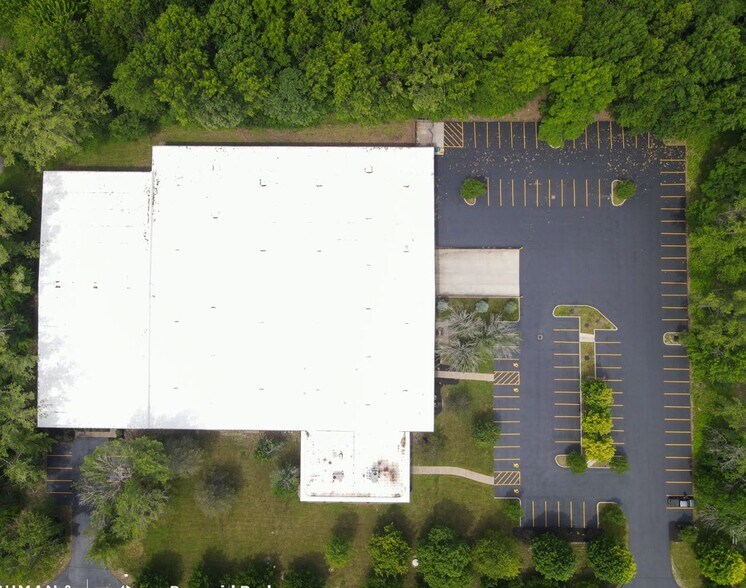 55 Woodridge Dr, Amherst, NY à louer - Photo du bâtiment - Image 3 de 7
