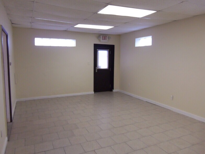 495 N Perry St, Pontiac, MI à louer - Photo du bâtiment - Image 2 de 6
