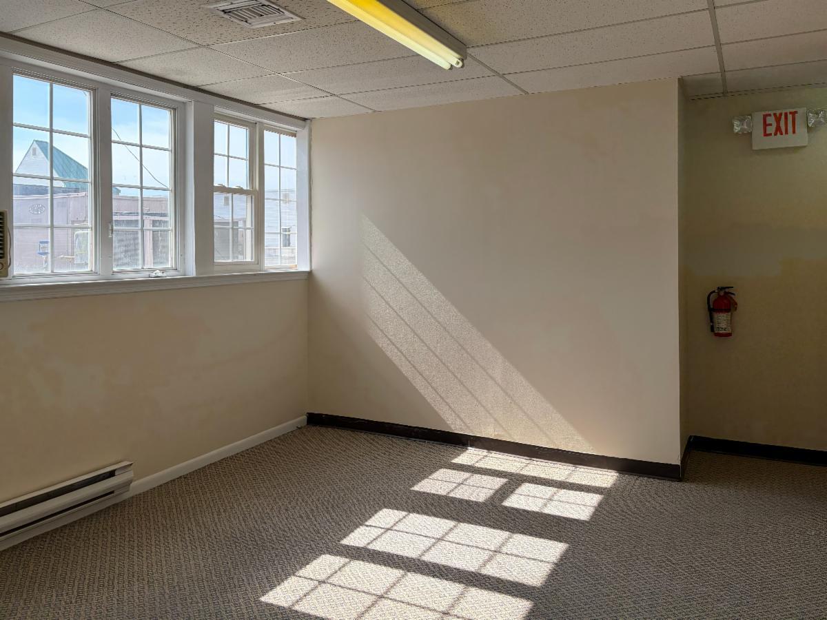 1075 State Route 34, Matawan, NJ for lease Interior Photo- Image 1 of 4