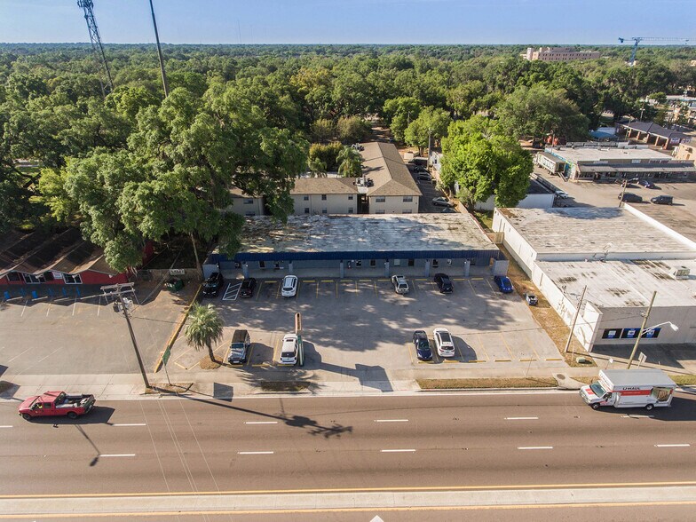 205 E Brandon Blvd, Brandon, FL à louer - Photo du bâtiment - Image 2 de 12