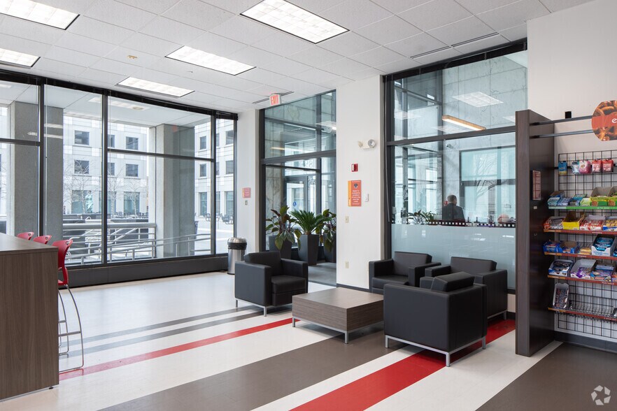 895 Central Ave, Cincinnati, OH à louer - Photo intérieure - Image 3 de 21