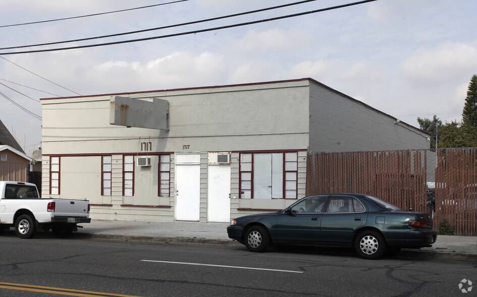 1717 Santa Ana Blvd, Santa Ana, CA à vendre - Photo du bâtiment - Image 2 de 2