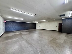 2920-2972 Churn Creek Rd, Redding, CA for lease Interior Photo- Image 2 of 4
