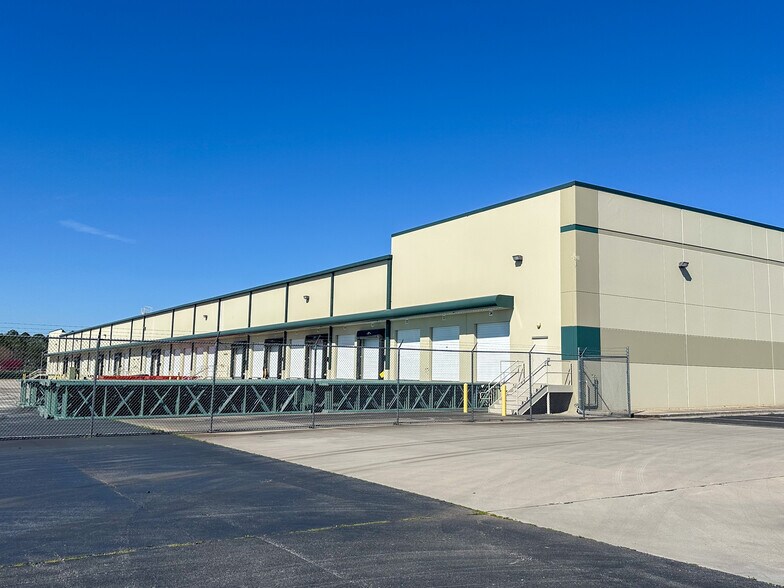 301 James Record Rd, Huntsville, AL à louer - Photo du bâtiment - Image 3 de 7