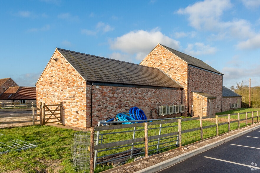 Grove Ln, Stonehouse for lease - Building Photo - Image 2 of 11