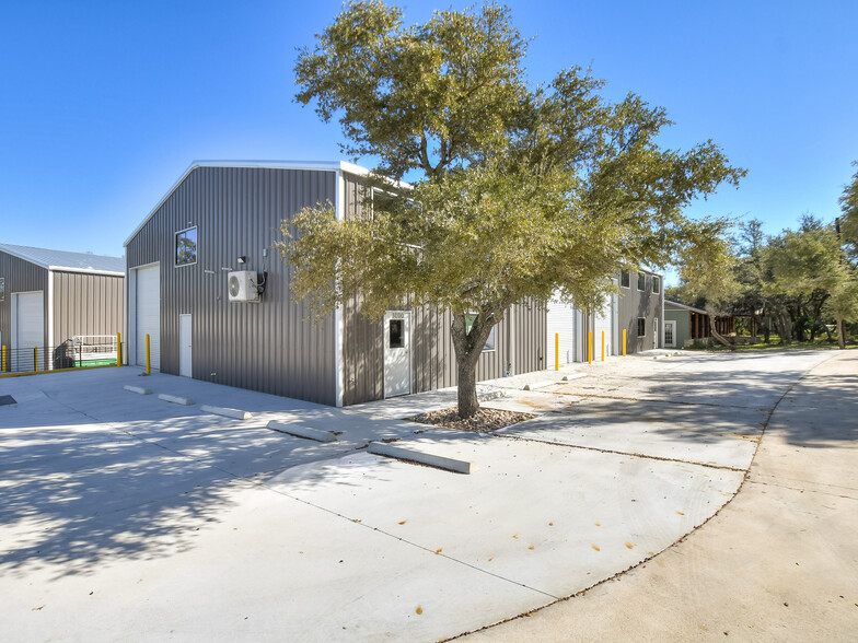 15210 Fitzhugh Rd, Austin, TX à louer - Photo du bâtiment - Image 1 de 26