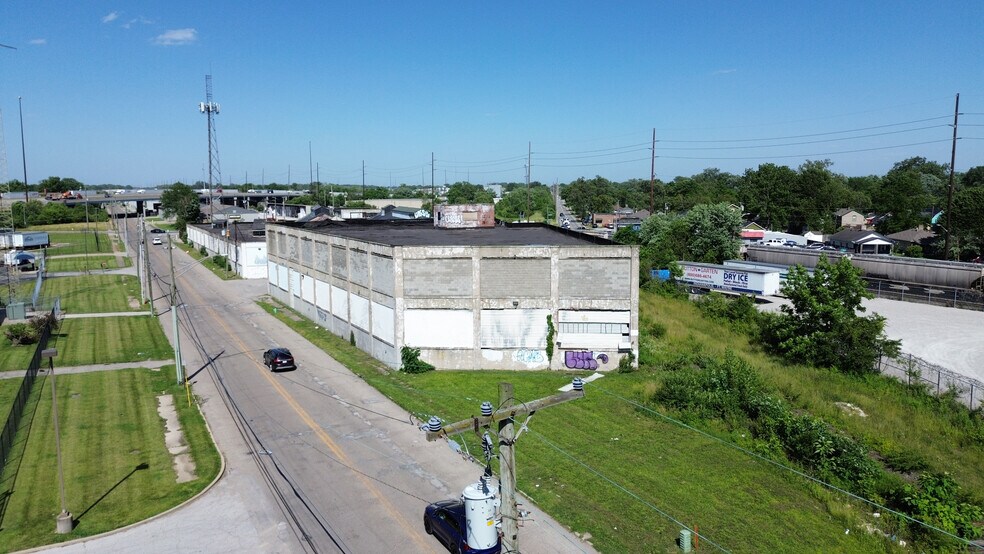 3019 Roosevelt Ave, Indianapolis, IN à vendre - Photo du bâtiment - Image 2 de 5