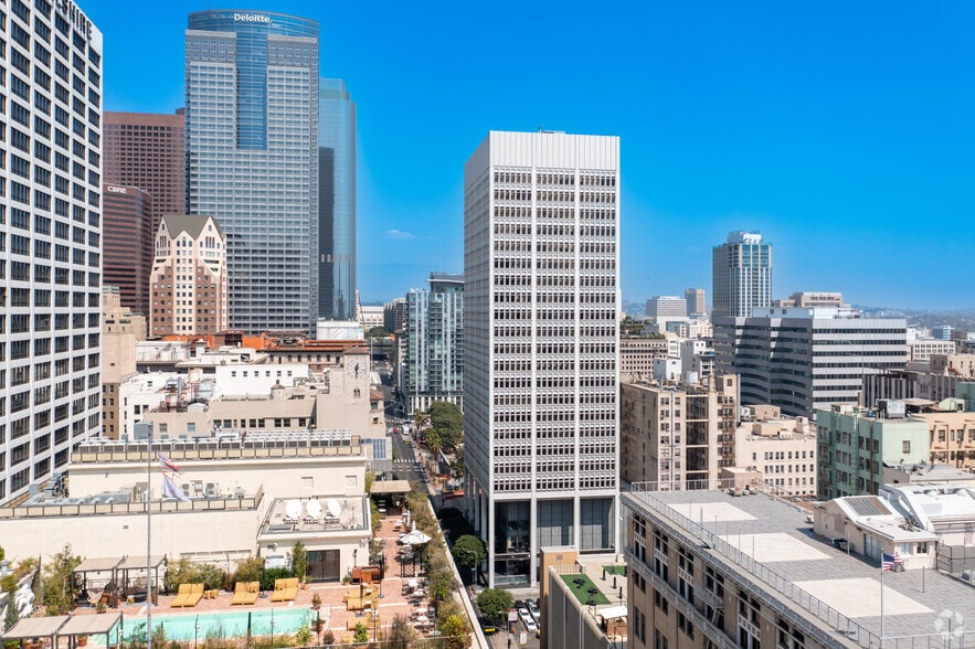 606 S Olive St, Los Angeles, CA à louer - Photo du bâtiment - Image 2 de 4