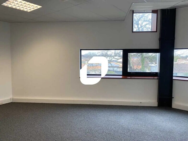 Office in Mérignac for lease - Building Photo - Image 2 of 18