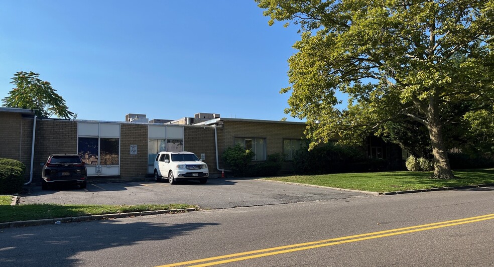 240 Marcus Blvd, Deer Park, NY for lease - Building Photo - Image 1 of 2