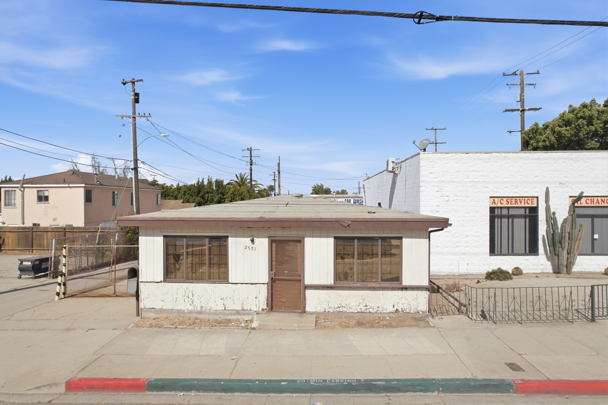 2581 California Ave, Signal Hill, CA à vendre Photo principale- Image 1 de 7