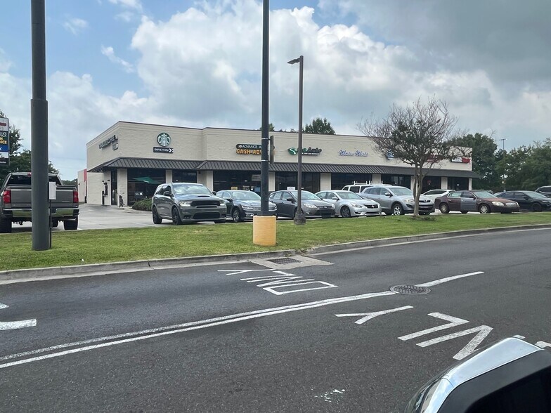 3148 Ambassador Caffery Pky, Lafayette, LA à louer - Photo du bâtiment - Image 3 de 6