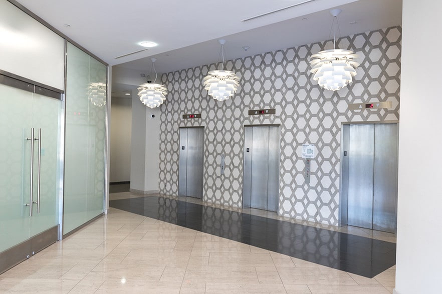 5150 E Pacific Coast Hwy, Long Beach, CA for sale - Lobby - Image 3 of 16