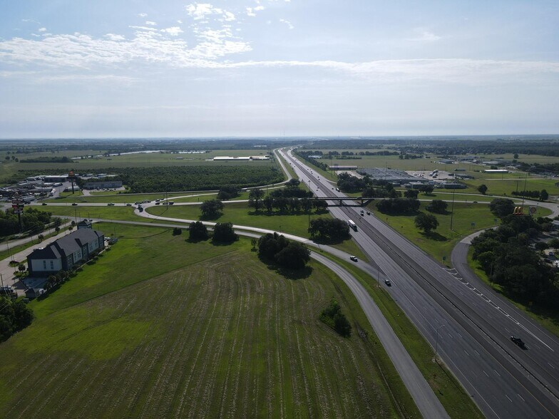 I-10 Service Road -3.22 acres, Iowa, LA à vendre - Photo du bâtiment - Image 2 de 5