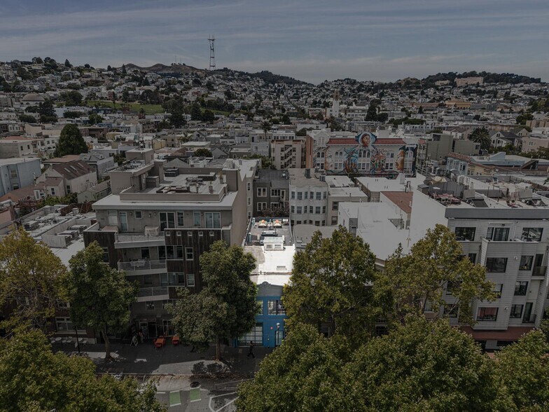 724 Valencia St, San Francisco, CA à louer - Photo du bâtiment - Image 3 de 10