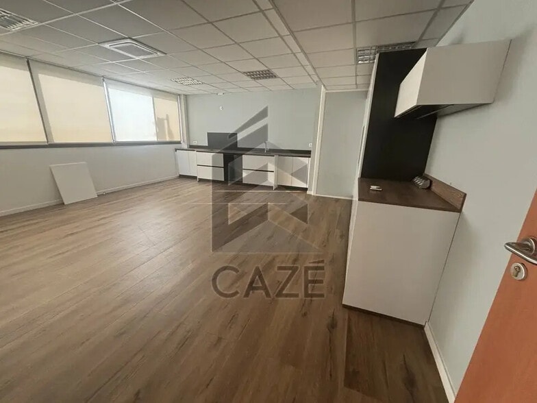 Office in Mérignac for lease - Interior Photo - Image 2 of 5