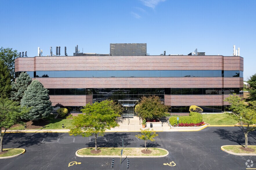 2458 Old Dorsett Rd, Maryland Heights, MO à louer - Photo du bâtiment - Image 3 de 4