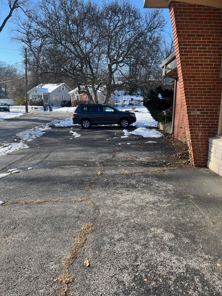 735 Park Dr, Alton, IL for sale - Building Photo - Image 3 of 37