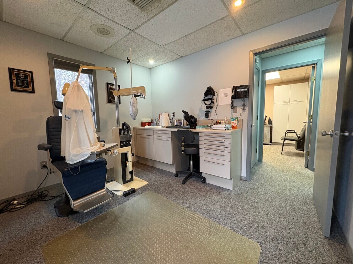 33 Village Ct, Hazlet, NJ 07730 - Unité 33 -  - Photo intérieure - Image 2 of 14