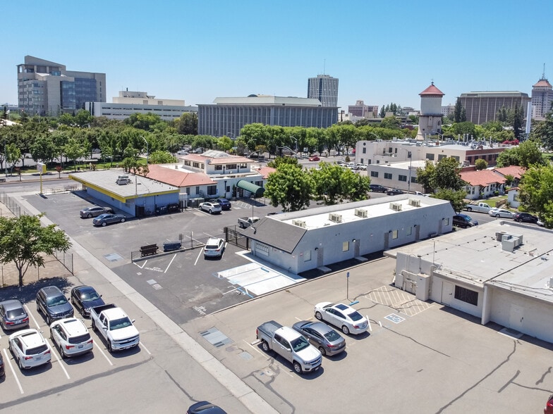 1228 P St, Fresno, CA à louer - Aérien - Image 3 de 16