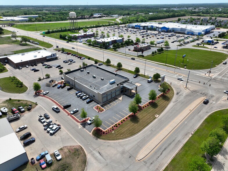 4670 E Rockton Rd, Roscoe, IL à louer - Photo du bâtiment - Image 2 de 6