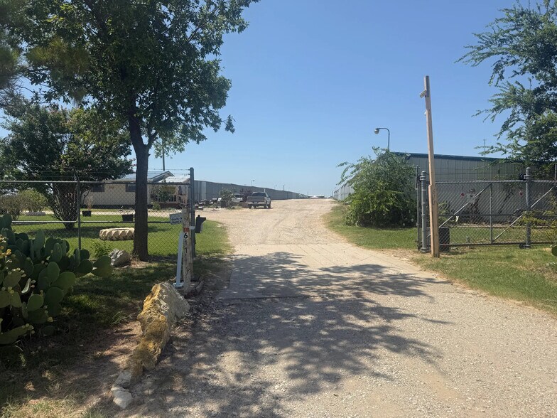 611 FM 455 W, Sanger, TX à vendre - Photo du bâtiment - Image 1 de 9
