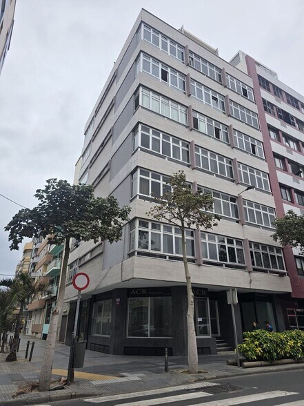Calle Albareda, 25, Las Palmas de Gran Canaria, Las Palmas à louer - Photo du bâtiment - Image 2 de 16