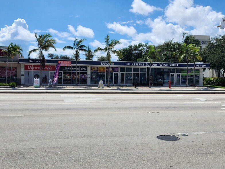 708-718 SE 17th St, Fort Lauderdale, FL à louer - Photo du bâtiment - Image 3 de 9