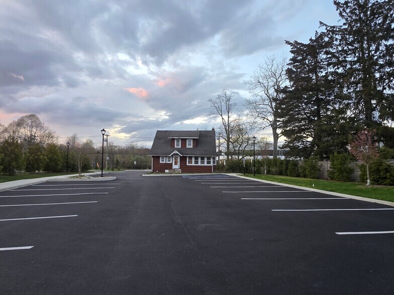 420 Townline Rd, Hauppauge, NY à vendre - Photo du bâtiment - Image 2 de 14