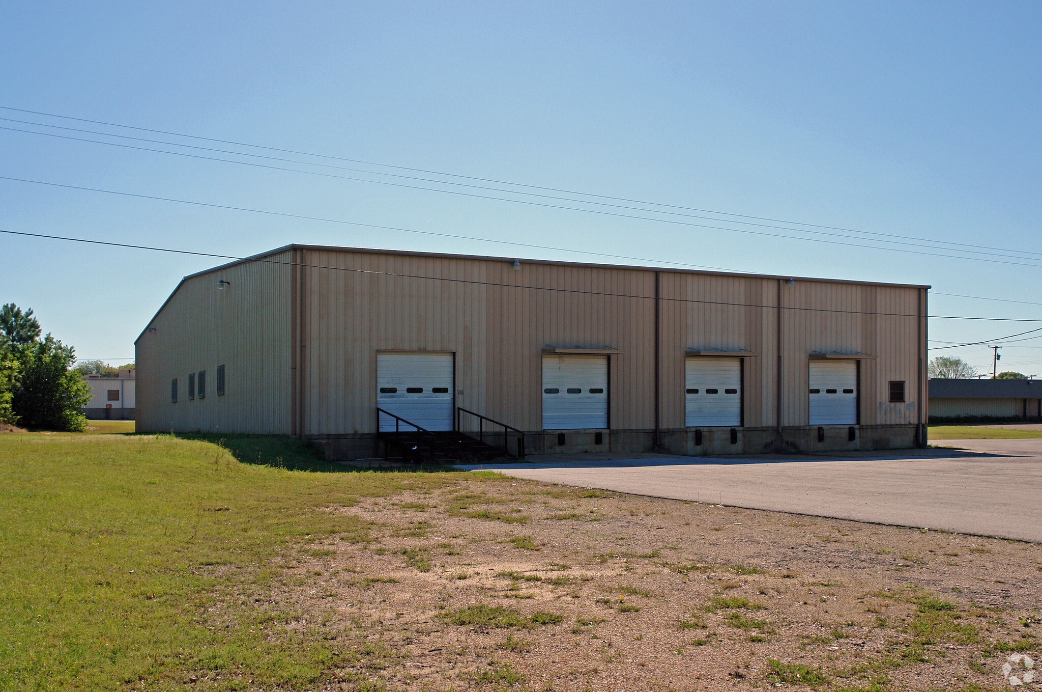 B and J Industrial Park portfolio of 2 properties for sale on LoopNet.ca Primary Photo- Image 1 of 3