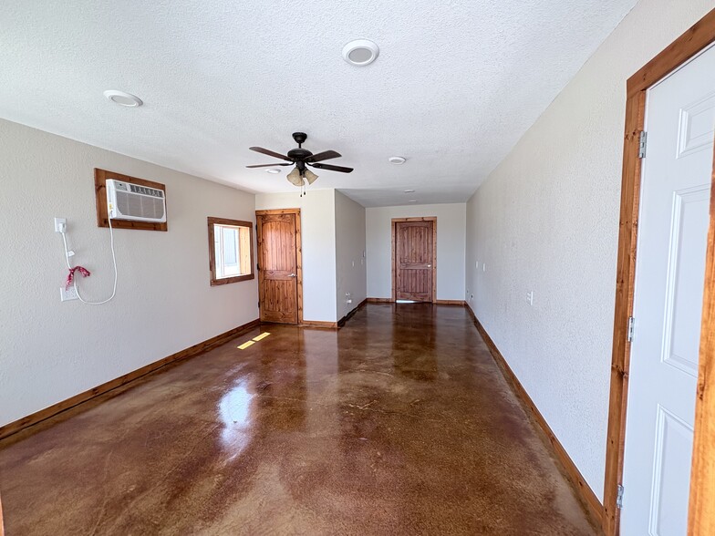 3980 Old Lorena Rd, Lorena, TX for lease - Interior Photo - Image 3 of 9