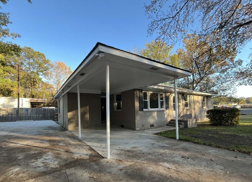 634 Orleans Rd, Charleston, SC à louer - Photo du bâtiment - Image 2 de 7