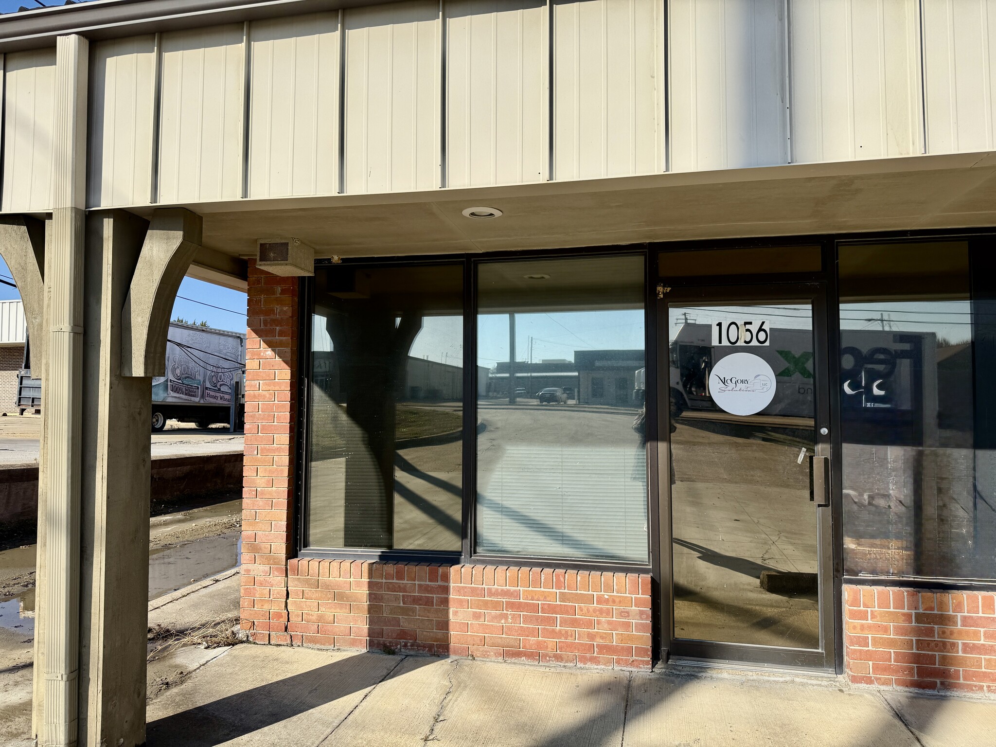 1040-1056 Cliff Gookin Blvd, Tupelo, MS for lease Building Photo- Image 1 of 3