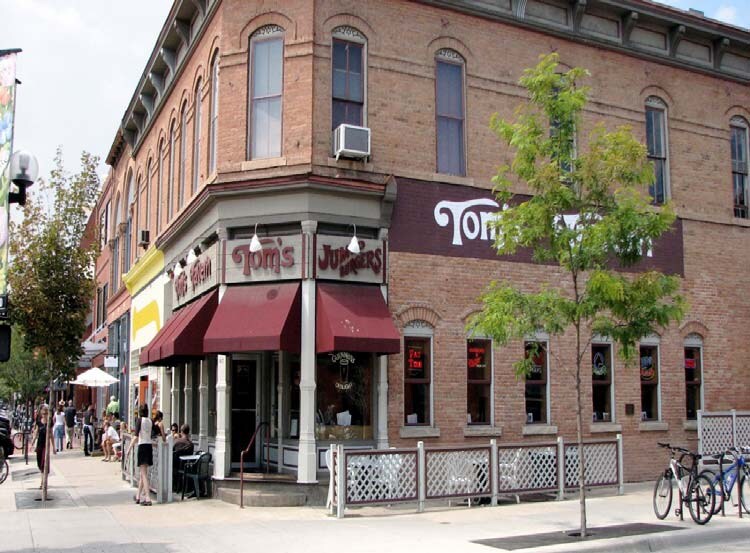 1045 Pearl St, Boulder, CO à louer - Photo du bâtiment - Image 3 de 3