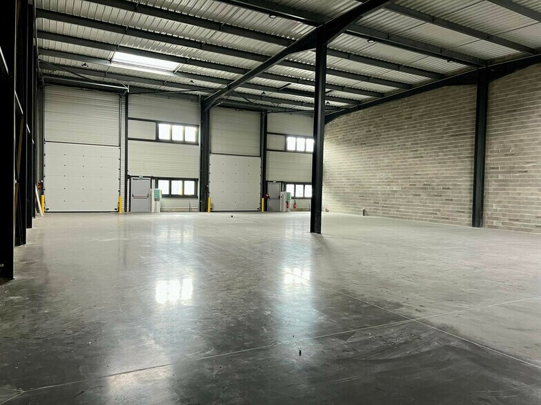 Flex in Le Mesnil-Amelot for sale - Building Photo - Image 2 of 17