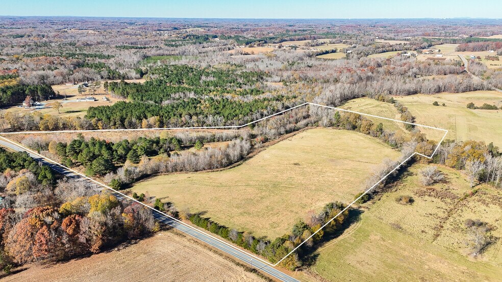6436 Beulah Church Rd, Liberty, NC à vendre - Photo du bâtiment - Image 2 de 24