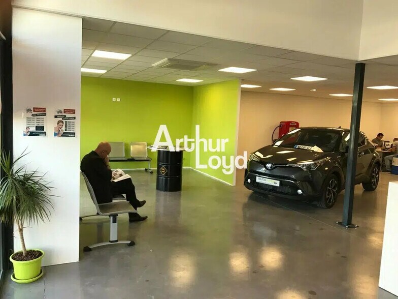 Commerce de détail dans à louer - Hall d’entrée - Image 2 de 10