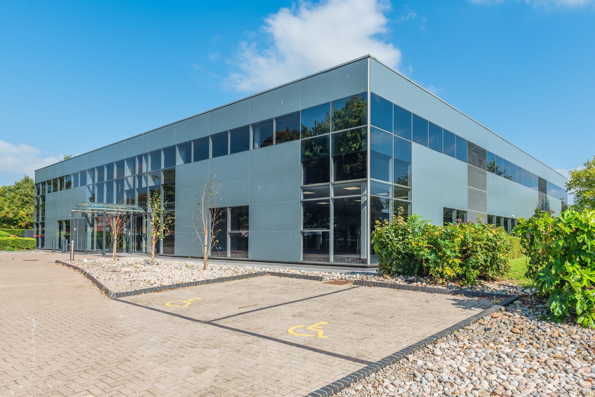 2 Kembrey Park, Swindon for lease Primary Photo- Image 1 of 6