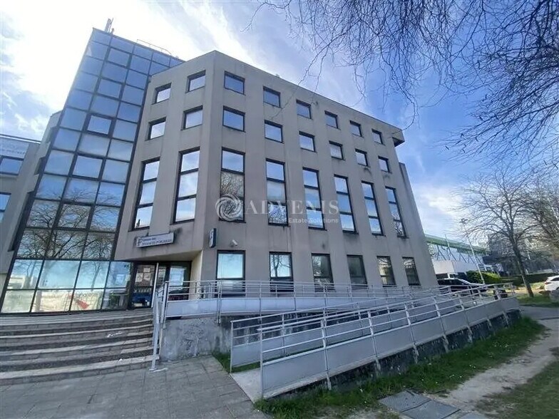 Bureau dans Rosny-sous-Bois à louer - Photo du bâtiment - Image 2 de 9